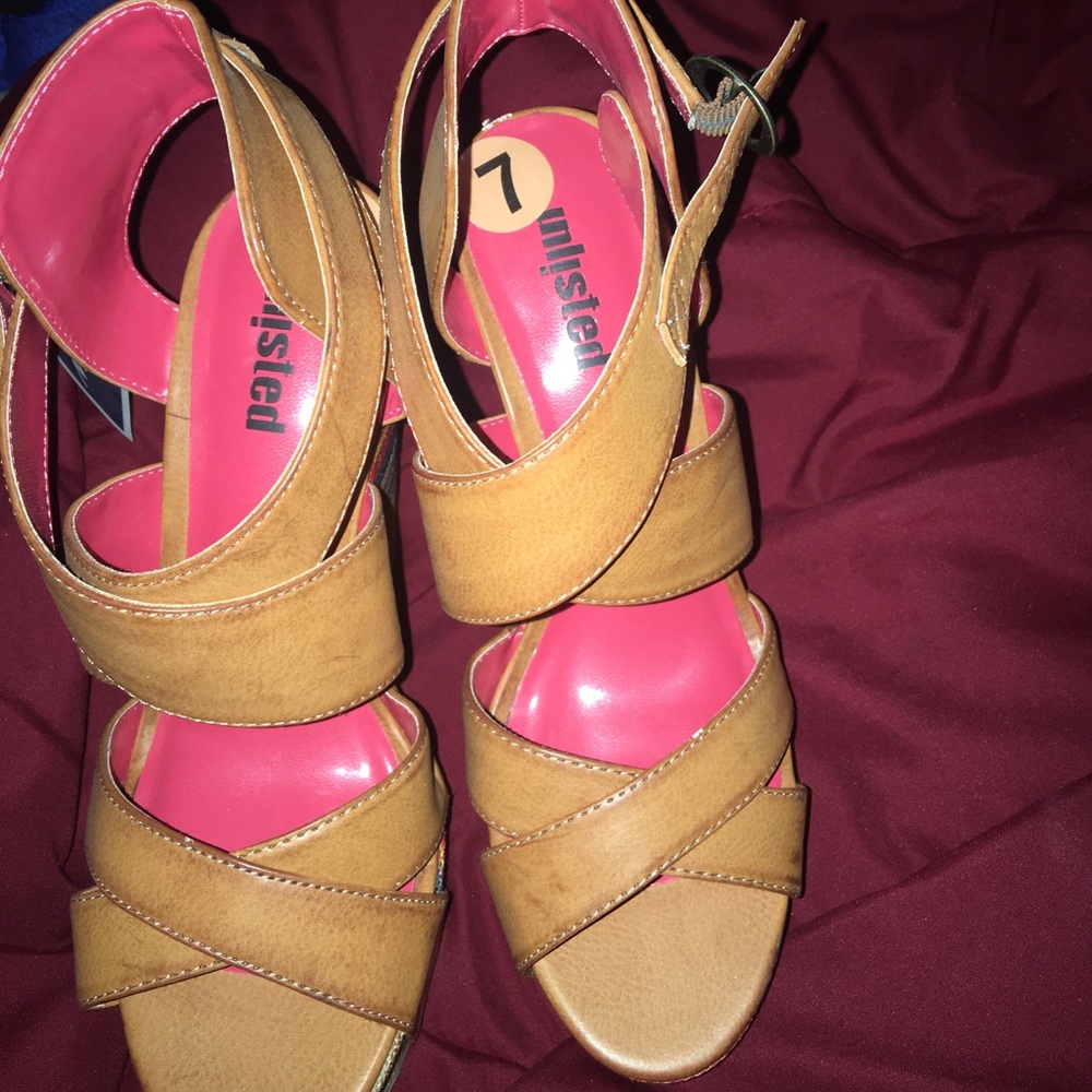 Cognac wedge heels